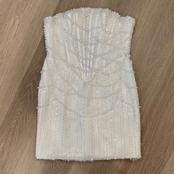 Elegant White Beaded Mini Dress - Picture 1 of 3